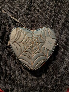 Love Pain and Stitches Heart-Shaped Black Crossbody Bag with Spiderweb Stitching